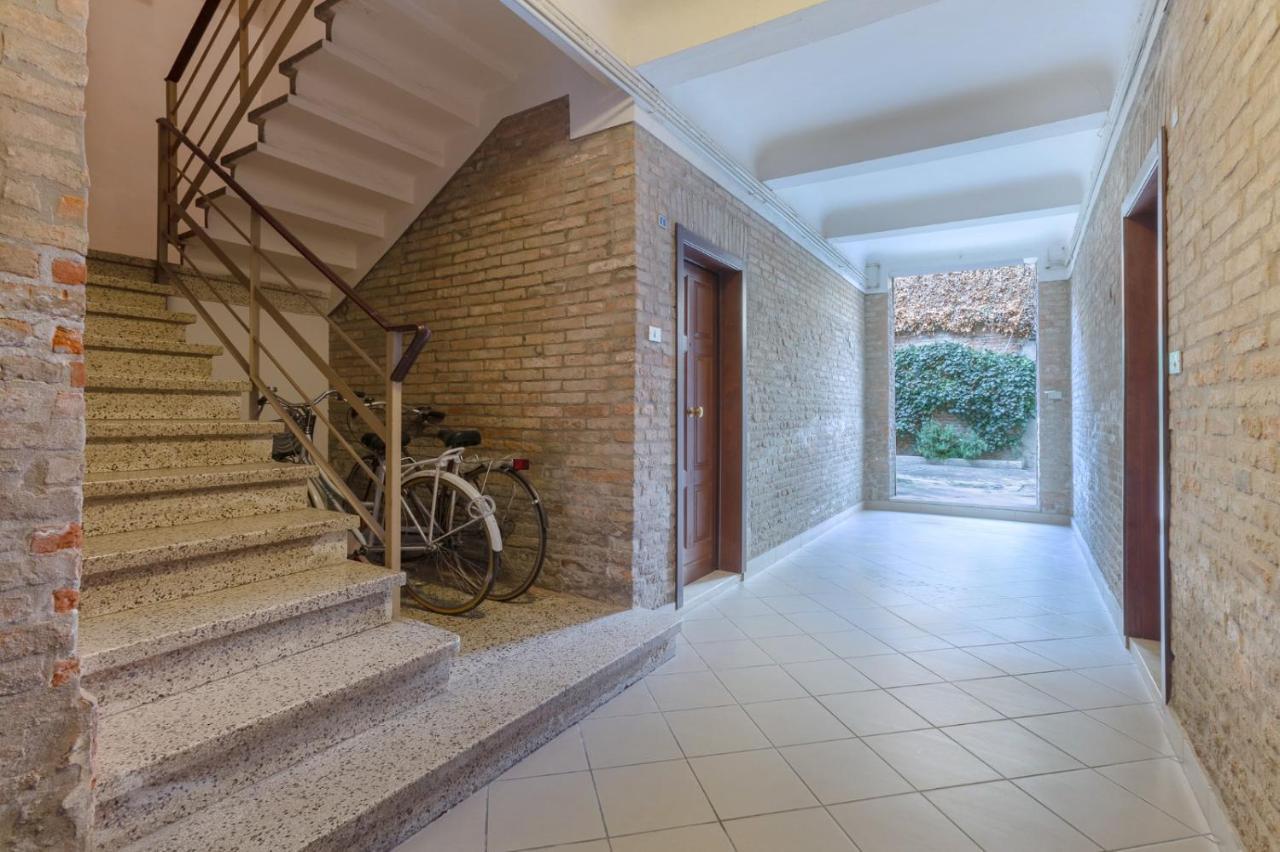 Central Ferrara Apartment מראה חיצוני תמונה